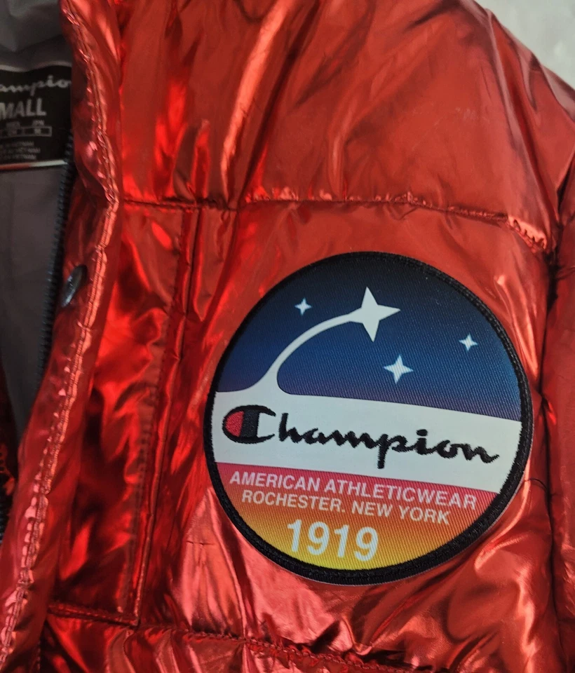 Abrigo Champion X NASA Para Hombres Pequeño Rojo Metálico Puffer Chaqueta Capucha Bandera EE. UU. Espacio Foto 3 de 4