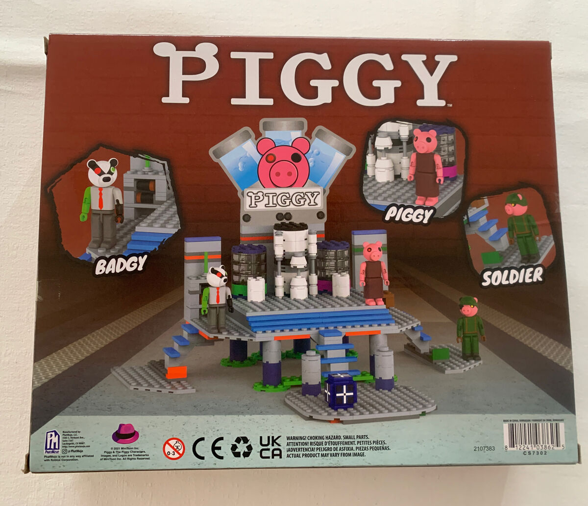 Piggy 316 Piece Laboratory Deluxe Buildable Set with Exclusice DLC