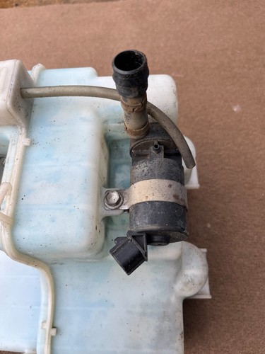 2004 LEXUS RX300 3.0L PETROL WINDSCREEN WASHER BOTTLE & PUMP 85942-48010 - Picture 2 of 8