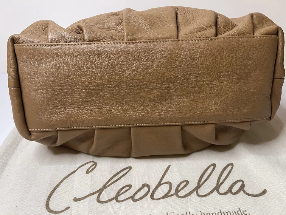 Bolso Hobo Nia Cleobella de cuero nude con asa superior Foto 3 de 4