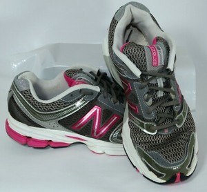 NEW BALANCE WOMENS 770 V3 Running Shoe Komen Breast Cancer W770KM3 9B | eBay