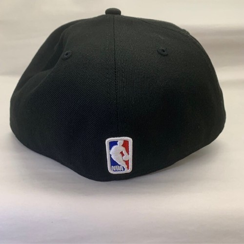 New Era 59FIFTY Chicago Bulls Fitted Hat with Chicago Bulls in Blackout 7 1/2 - Picture 4 of 6