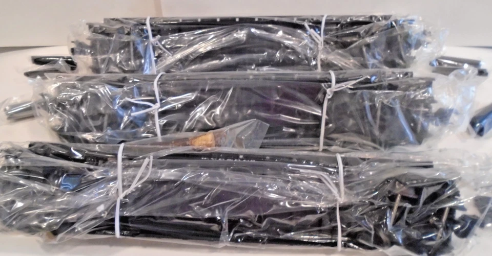 THREE MTH 20 98103A B AND C - W VA PULP & PAPER LOG CARS - NEW - IN ORIGINAL BOX - Image 4 of 4