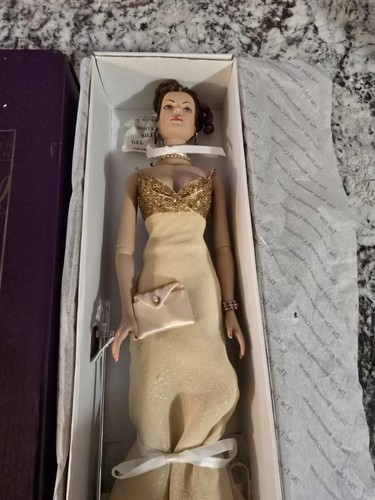 Tonner TYLER WENTWORTH 2004 PARIS FASHION DOLL BON ANNIVERSAIRE GOLD Limited - Picture 10 of 20