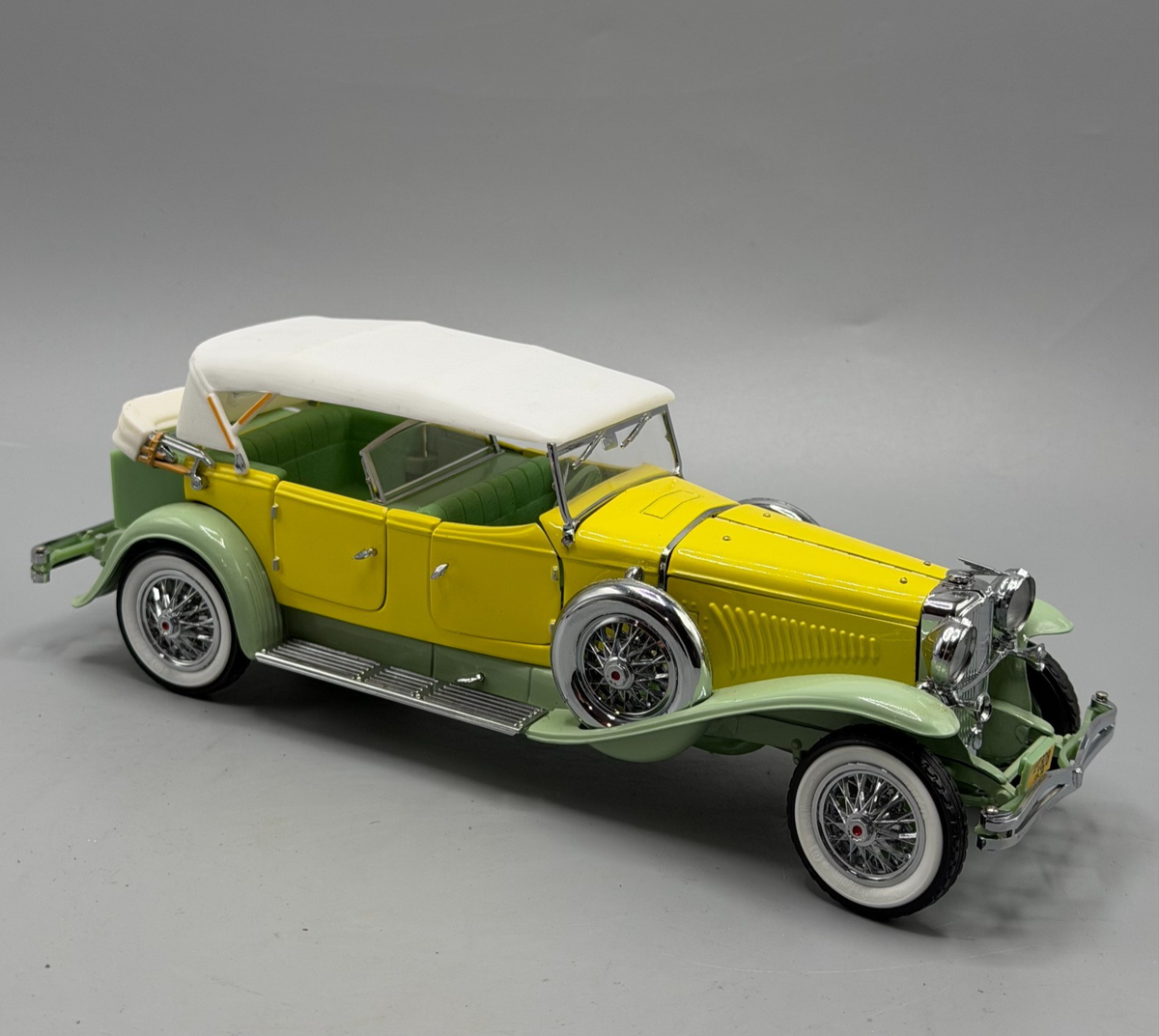 Franklin Mint 1930 Duesenberg J Derham Tourster Yellow Green 1/24