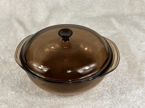 Vintage Pyrex 024 Amber Brown Covered Baking Casserole Dish 2 Qt  USA W Lid