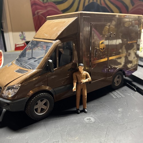 Bruder Mercedes Benz Sprinter UPS Avec Chauffeur – Miniature Jouet Pour Enfant, Accessoires Inclus