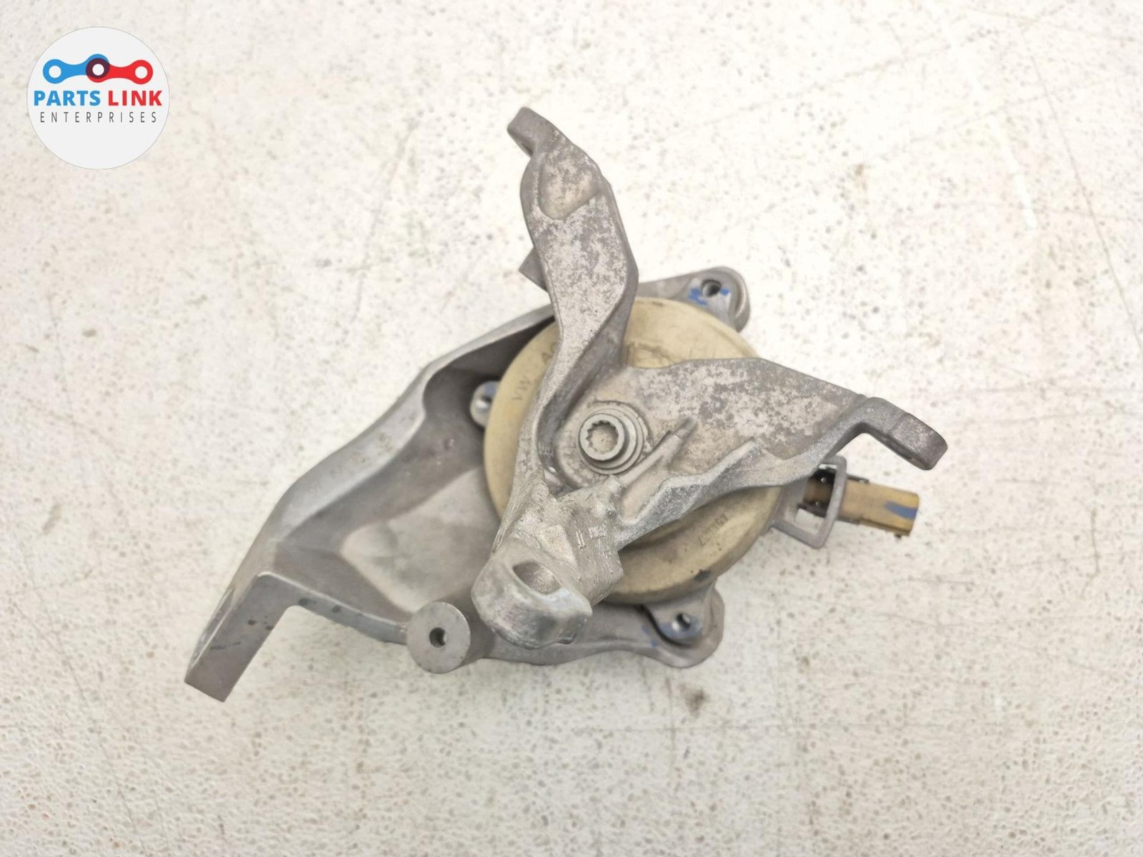 2016-20 BENTLEY BENTAYGA FRONT RIGHT TRANSMISSION MOUNT GEARBOX SIDE SUPPORT 6.0