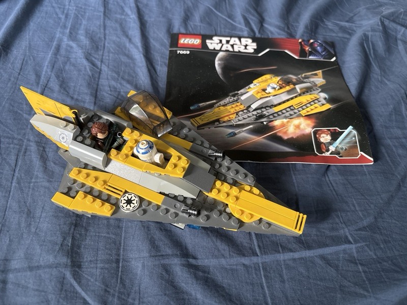 LEGO Star Wars 7669 Anakin’s Jedi Starfighter Complete with Anakin & R2-D2