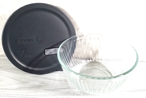 Pyrex Clear Ribbed Mixing 6 CUP Bowl USA  With Vented Lid 7402 S