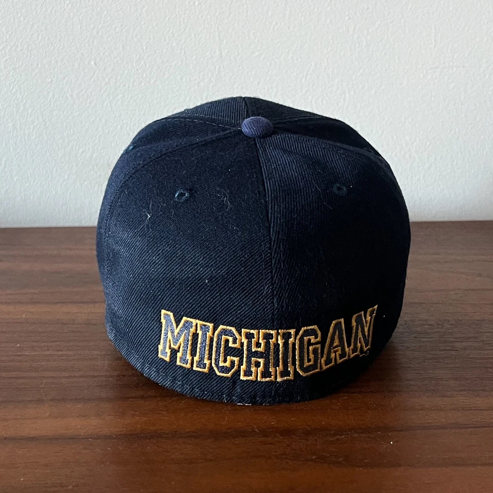 Vintage Michigan Wolverines Men’s FittedHat Size 6 7/8 Navy Zephyr Cap - Image 4 of 4
