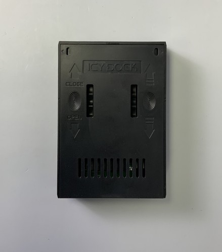 Icy Dock MB882 SERIES 2.5" to 3.5" SSD and SATA HARD DRIVE CONVERTER - Picture 2 of 2