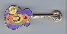 Hard Rock Cafe Pin: Online 2002 Halloween Guitar le500