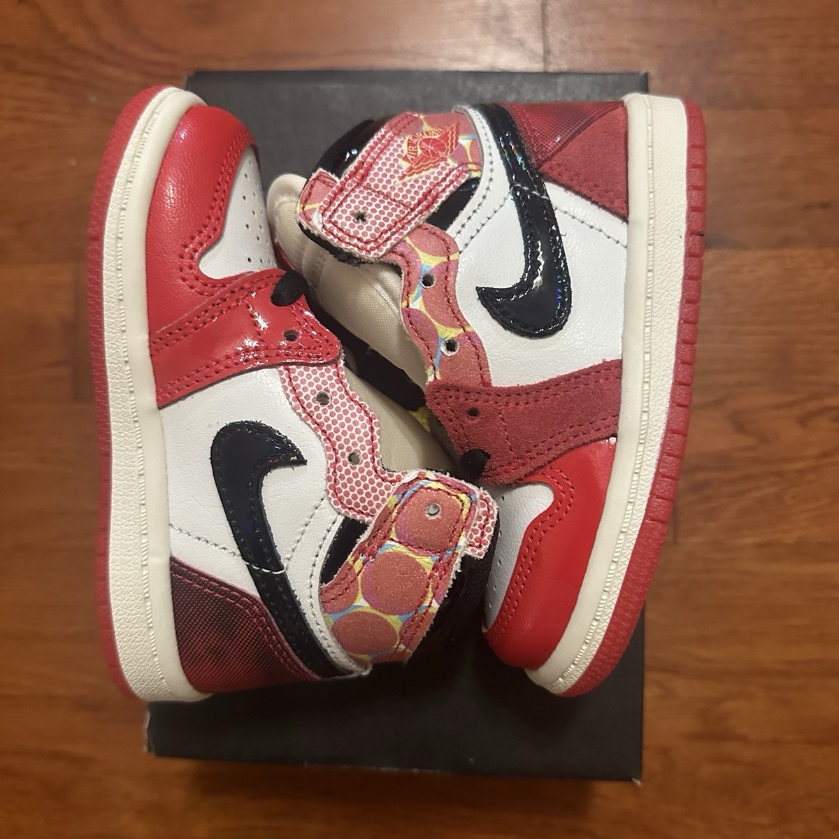 Spider-Man×Nike Air Jordan 1 High OG TD NIKE AIR JORDAN 1 RETRO HIGH OG TD SPIDER-MAN ORIGIN STORY