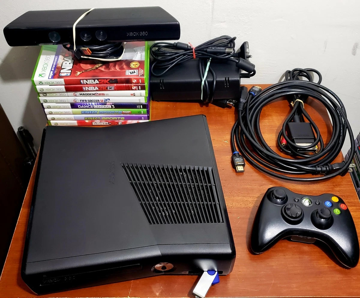 Xbox 360 4GB　Kinect セット　新品　マイクロソフト Amazon.com: Xbox 360 4GB Kinect Holiday Value Bundle features two