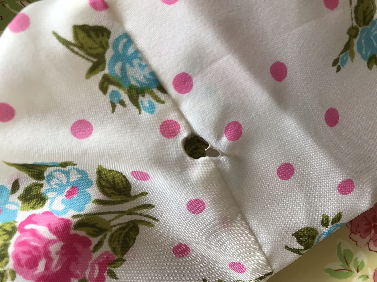 Vintage 1970's Cream Floral Spot Print Shirt/Blouse, armpit to armpit 23" approx 7