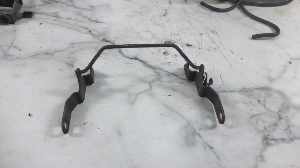 85 Kawasaki ZX900 GPZ900 ZX 900 A Ninja Seat Mount Latch Bracket
