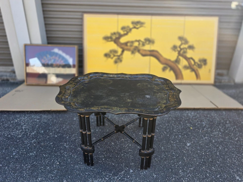 Antigua mesa de centro con base de metal/bambú Tole Foto 2 de 4