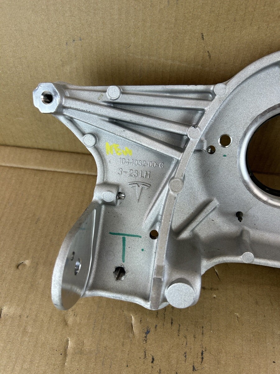 ✓OEM TESLA Y 2026+ MOUNT- FRONT UPPER CONTROL ARM - LEFT HAND