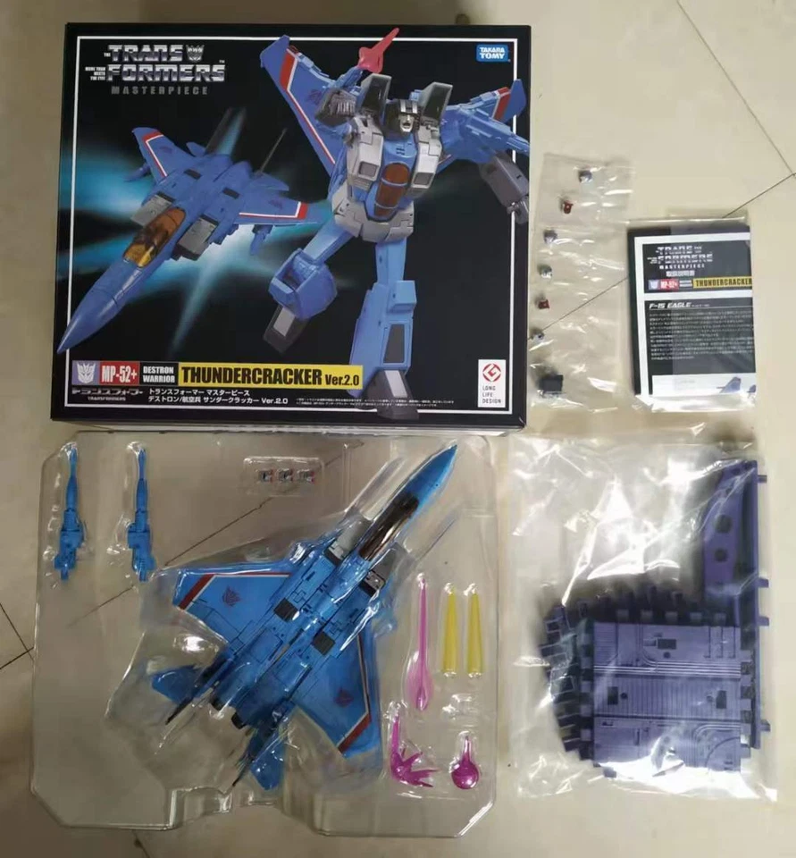 En mano 4th Party Transforms MP-52+ Thundercracker versión 2.0 obra maestra Foto 2 de 4