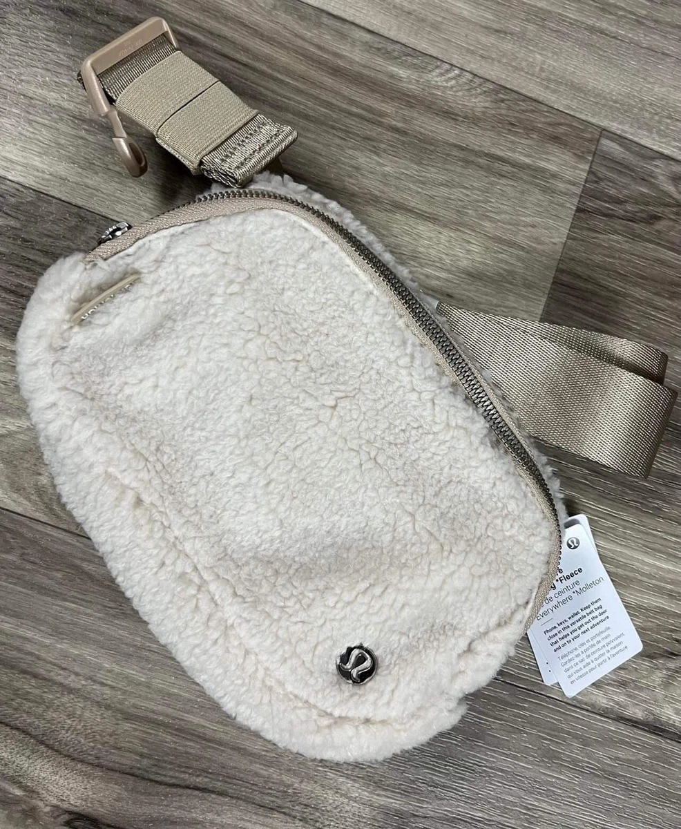 Everywhere fleece belt bag in light ivory : r/lululemon