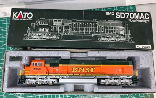 Faro nariz alimentado DC Kato HO 37-6452 BNSF Heritage II 9959 EMD SD70MAC | Condition: New: Other (See Details)