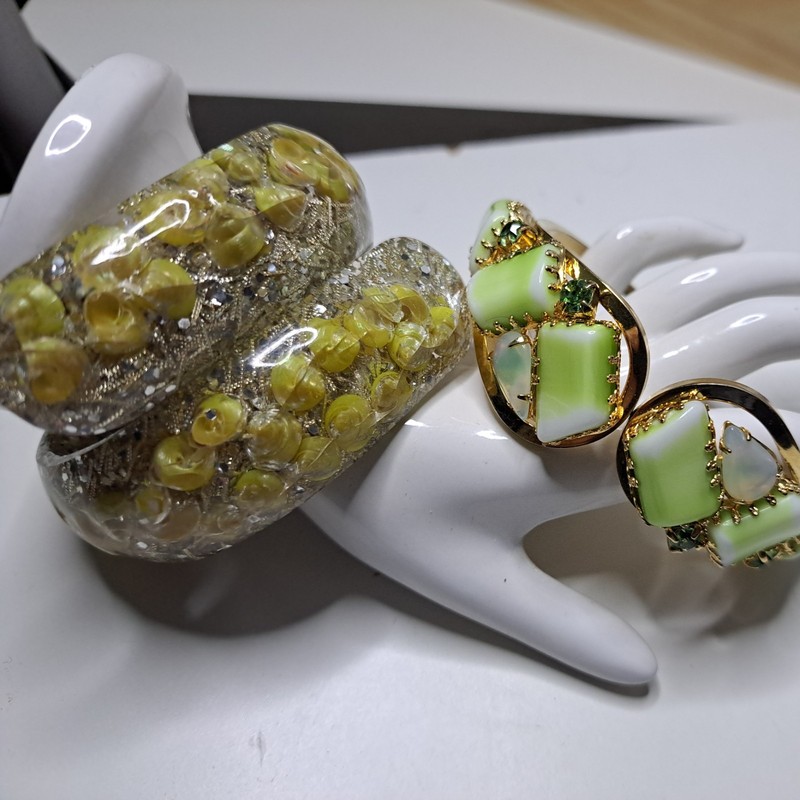 VINTAGE CHUNKY LUCITE CLAMPER  BRACELET GREEN RHINESTONE MOONSTONE CAB  LOT