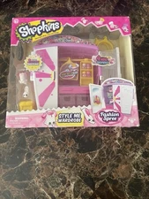 Shopkins Fashion Spree Style Me Wardrobe Fashion Playset 2 Exclusive & 4 Mini