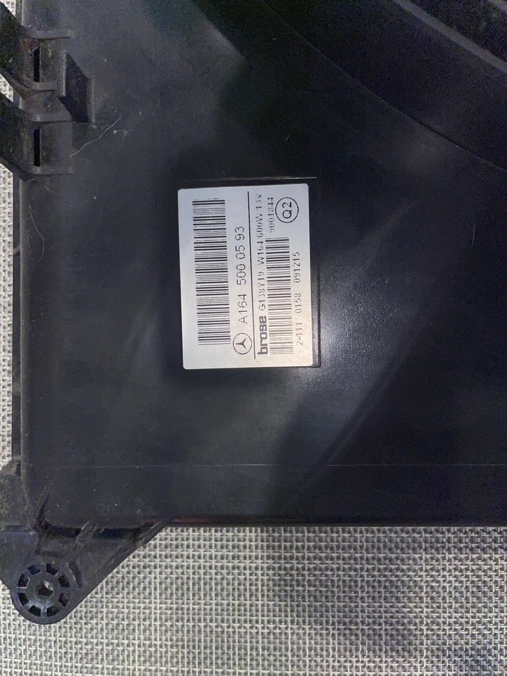 '06-11 Mercedes W251 R500 R350 ML500 Engine Cooling Radiator Fan Motor Assy OEM - Image 4 of 4