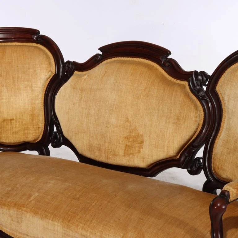 Sofá antiguo victoriano tallado en nogal con respaldo de tres paneles C1880 Foto 2 de 4