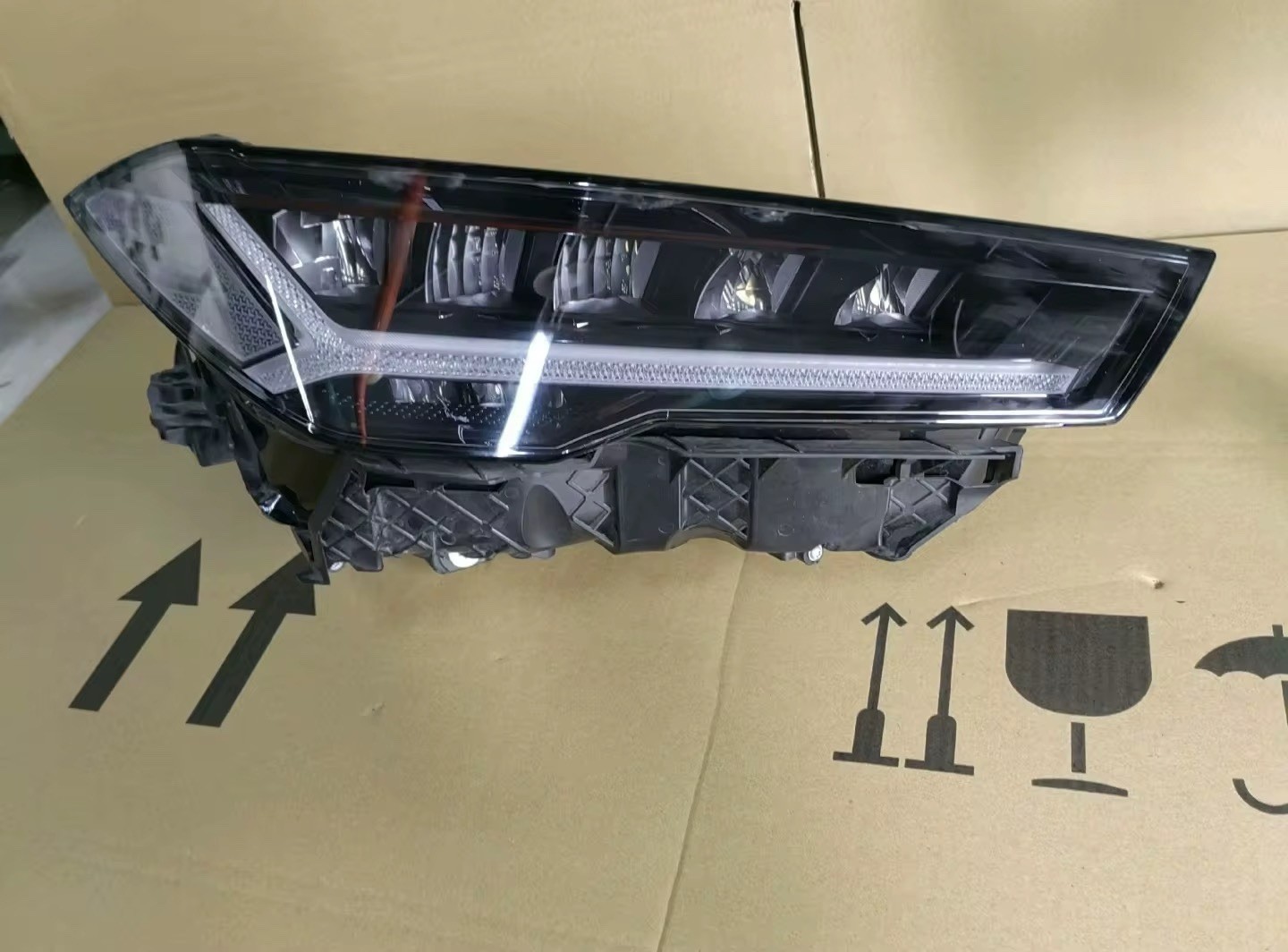 18 19 20 21 22 23 24 Lamborghini Urus RH Right Headlight Perfect!