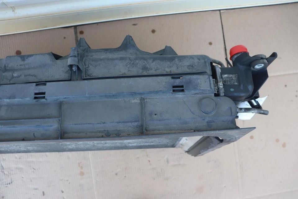 Cadillac Escalade 2015-2016 refrigeración radiador ventilador motor cubierta montaje OEM Foto 3 de 4