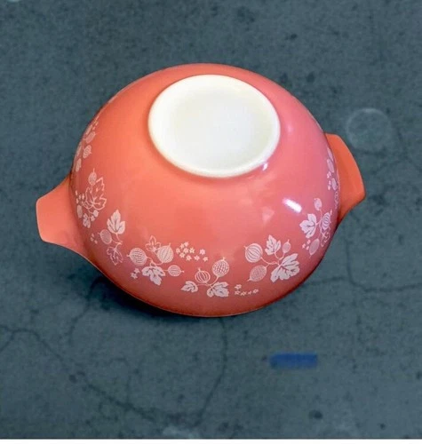 Pyrex Pink Gooseberry 4QT #444 Bowl in The Cinderella Style Mixing Bowl