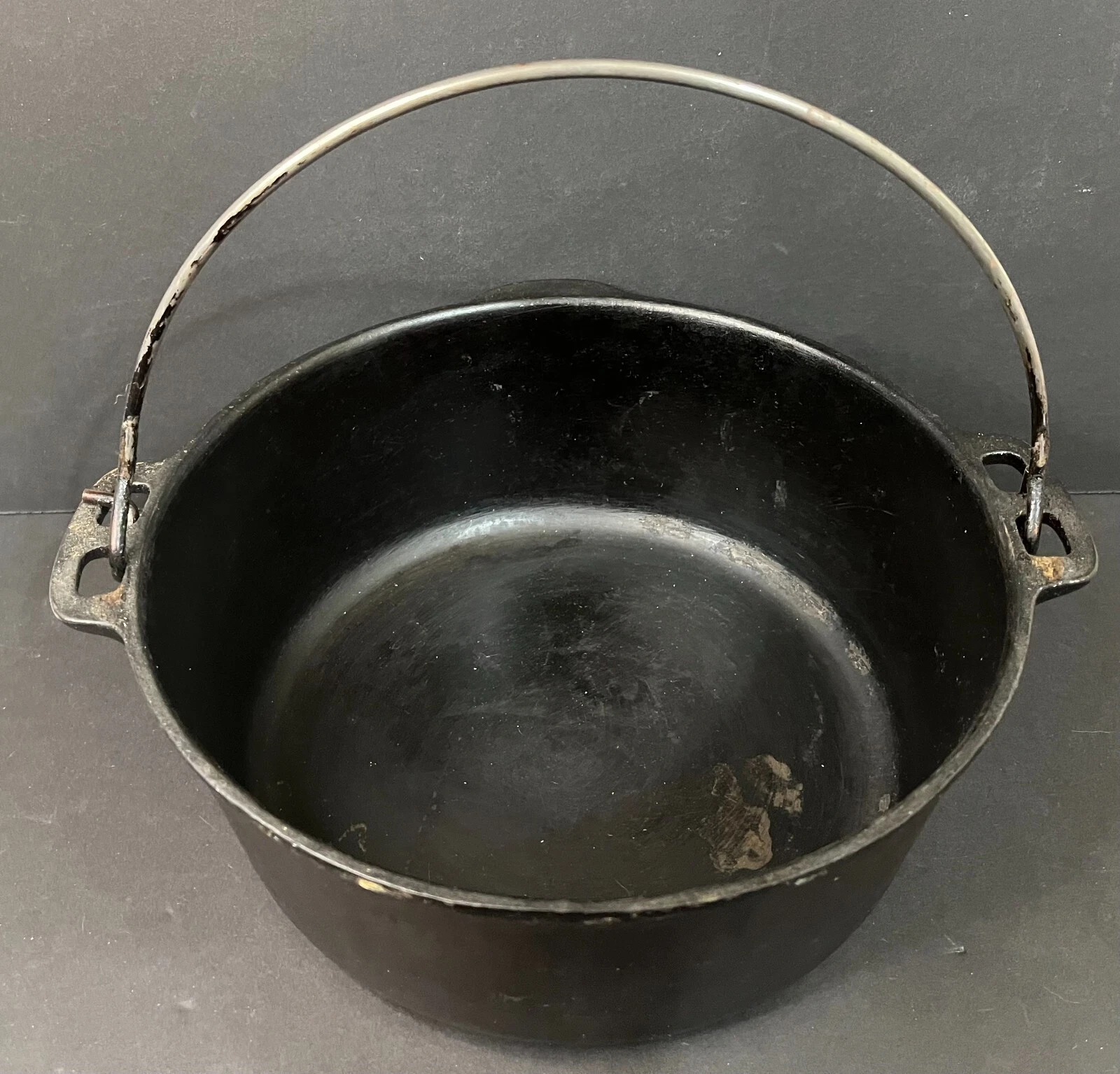 Vintage Cast Iron Dutch Oven 5 Qt with Handle, Unmarked, No Lid 10" Diameter USA