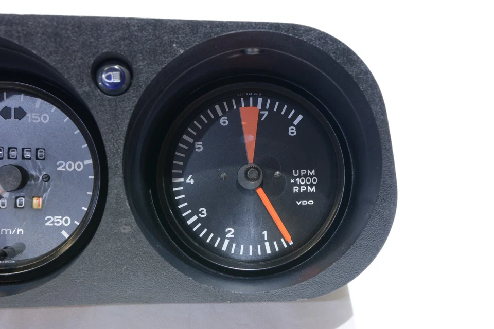 Porsche 924 early Instrument Gauge Cluster Speedometer Tachometer Tacho + Wiring - Image 4 of 4