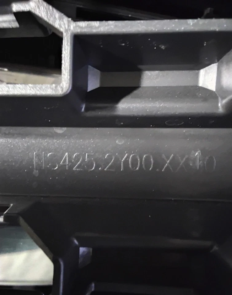 Nissan Frontier 2025 parrilla OEM Foto 4 de 4