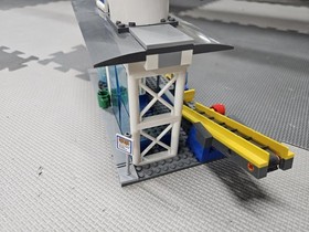 LEGO CITY: Airport Passenger Terminal ~ 60104 98% COMPLETE w/ manuals. Retired 