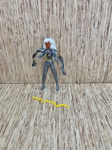 Vintage 1993 Marvel Comics Super Heroes X-Men Storm Toy Action Figure 5.5"