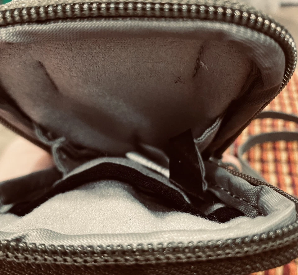 Lowepro Geneva 10 Black Compact Padded Case - Image 4 of 4