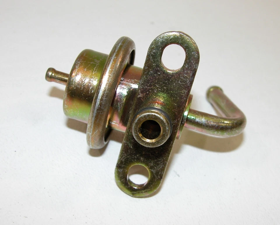 SMP PR132 Fuel Pressure Regulator Fits 94-97 Celica 93-97 Corolla & Geo Prizm - Image 4 of 4