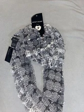Cejon Black And White Women's infinity Scarf