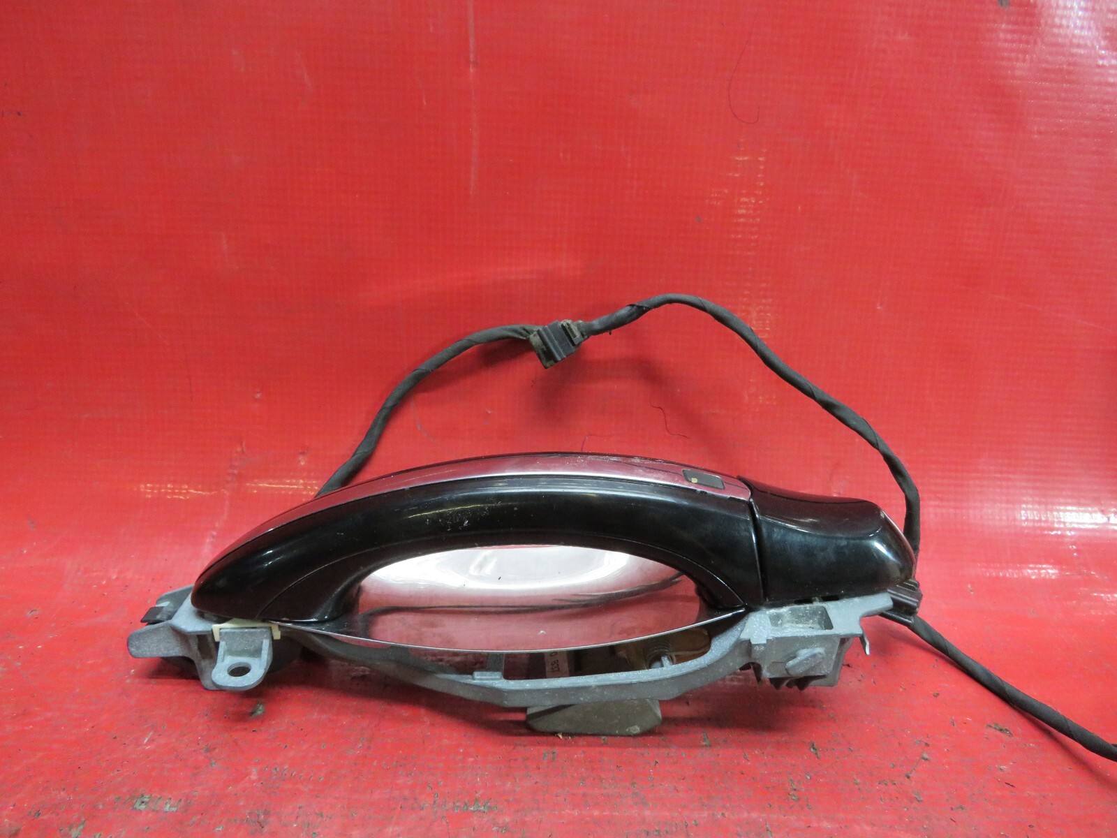 2006 BENTLEY FLYING SPUR FRONT RIGHT  EXTERIOR DOOR HANDLE(PREVIOUSLY SILVER)