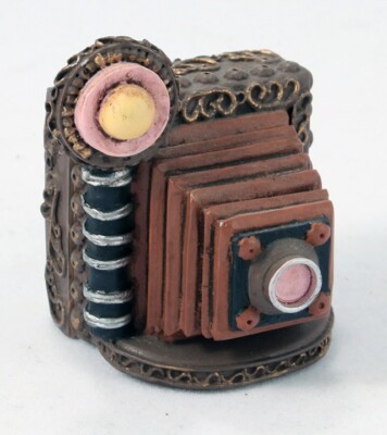 View Camera w/ flash figurine - Double Glory Open Back #PC0884