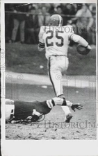 Press Photo Football player Frank Pitts runs as Ken Riley reaches in vain