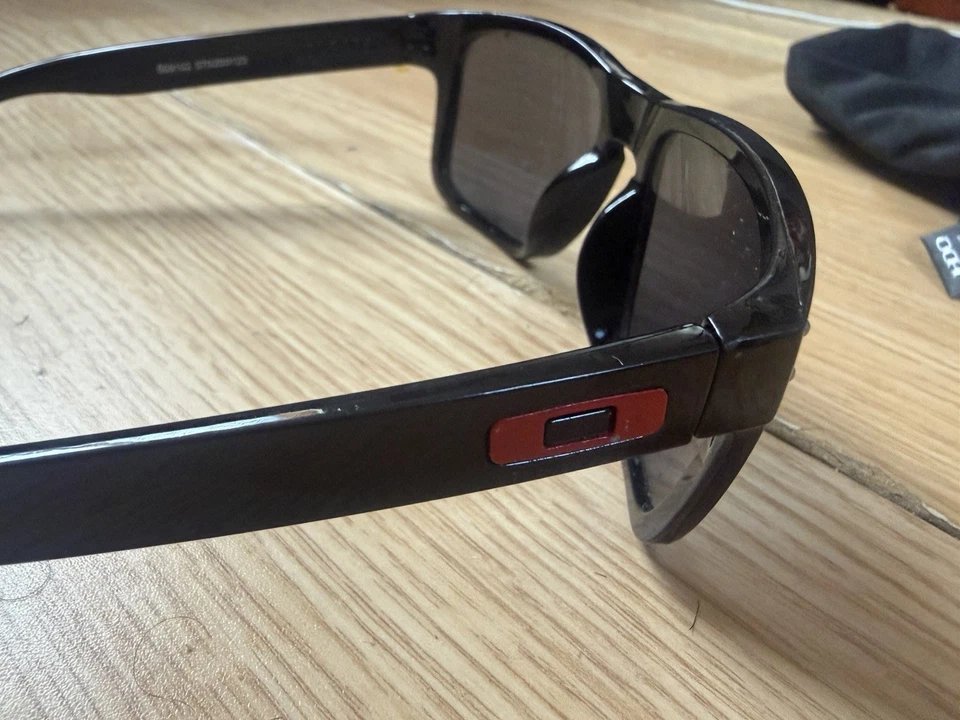 Oakley Holbrook OO9102 Men's Rectangle Mirrored Sunglasses Black/Gold, photo 2 of 4