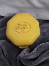 Bluebird Vintage Polly Pocket Pollys Hair Salon 1990 Yellow Compact No Figures