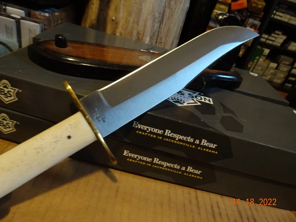 CUCHILLO BOWIE BEAR & SONS CUBIERTOS 14 3/8" BLANCO HUESO LISO 440HC 9" HOJA LEA SHE Foto 4 de 4