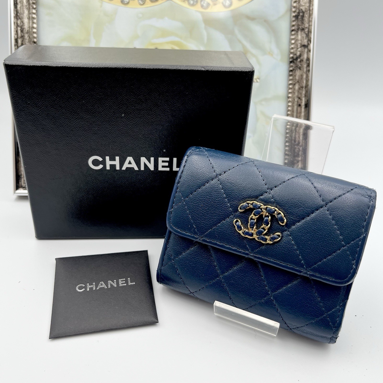 85/Authentic CHANEL Wallet Blue CoCo Logo Lambskin Bifold lean Repair Box