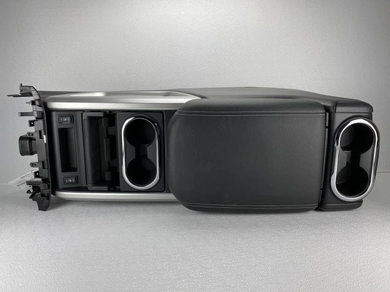 2017-2024 Nissan Titan SV Center Floor Console w/ Lid Black OEM Foto 2 de 3