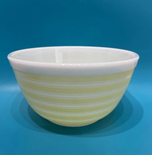 Pyrex Yellow Stripe Mixing Bowl 402 Made In USA 1 1/2 Qt. VINTAGE